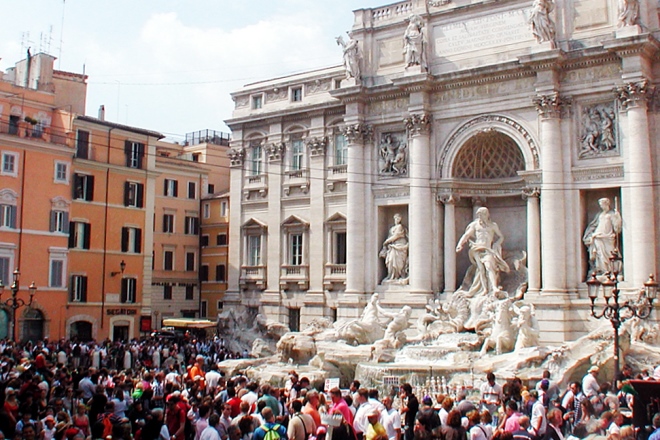 turisti_fontana_di_trevi_d0