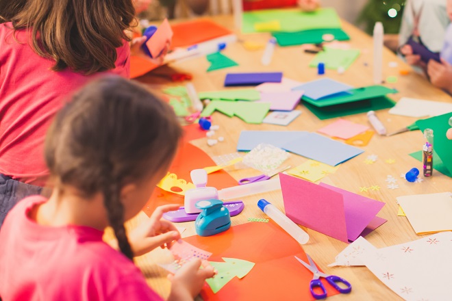 Teacher with her children while Christmas cards workshop